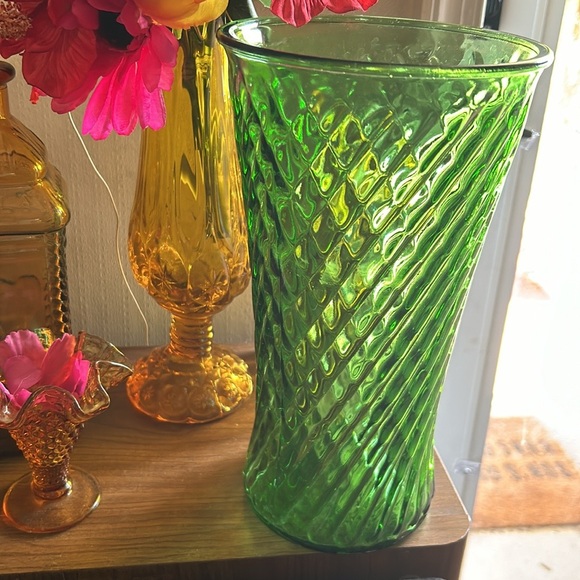 Vintage GREEN Glass Vase - Picture 3 of 6